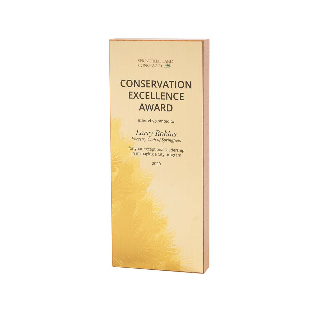 Freestanding FSC cherry award with spruce branch design and gold metal plate – sustainable and affordable